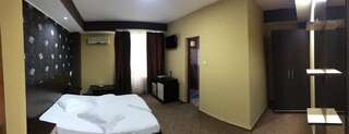 Отель Hotel Bulevard Дробета-Турну- Севери Двухместный номер с 1 кроватью и собственной ванной комнатой-5